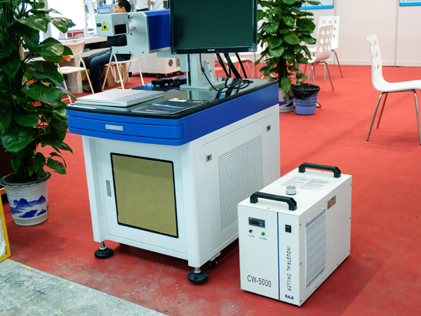 ��ά���漤�������ˮ��ˮ�ܶ�������ЩӰ����