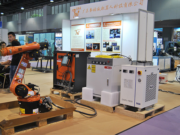 ���Ի�е�˼��⺸�ӻ���ˮ��